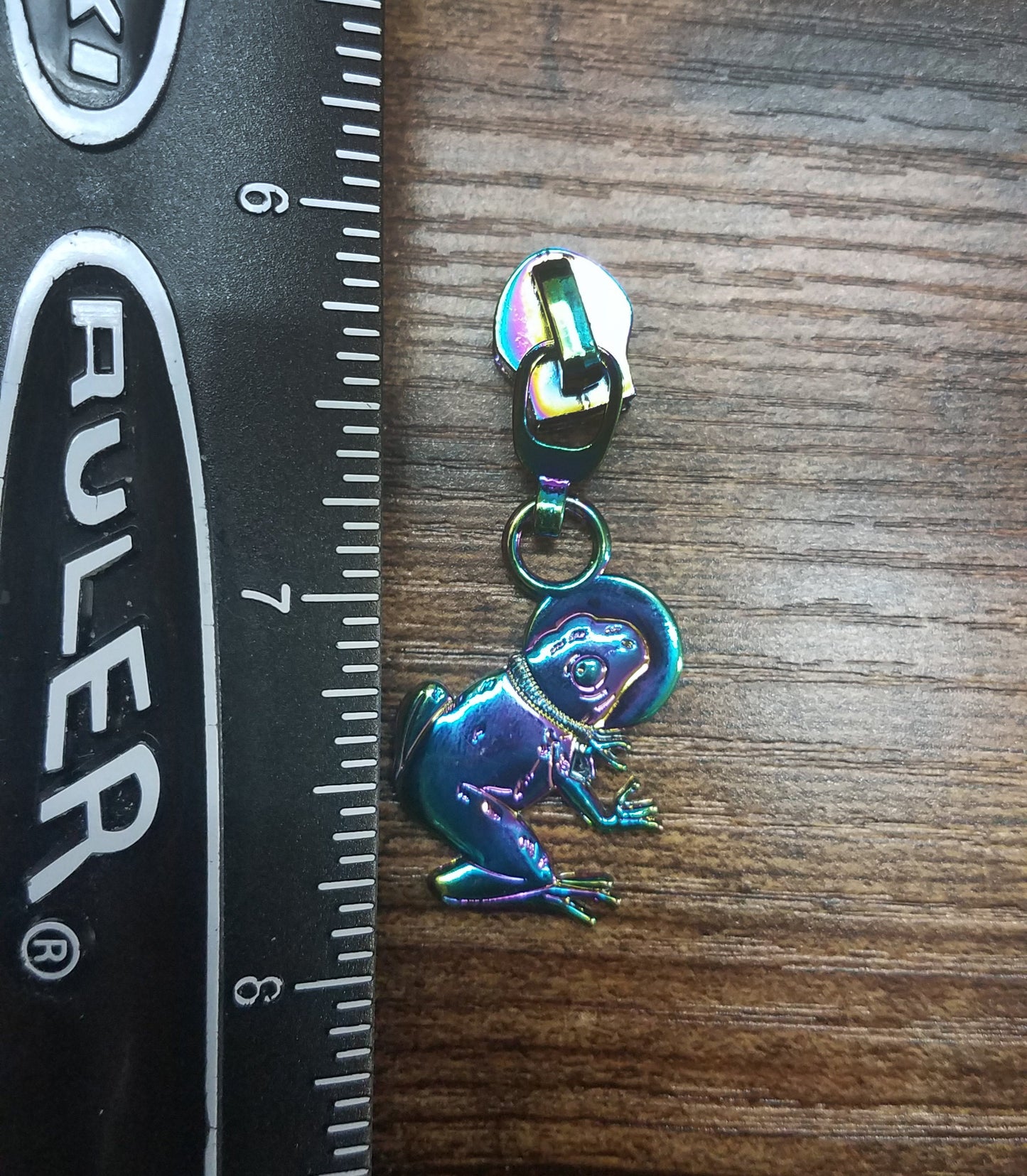 Space Frog Custom #5 Zipper Pull - used on #5 nylon zipper tape - Movie bag hardware, animal zipper pull, frog zipper, cartoon zipper pull