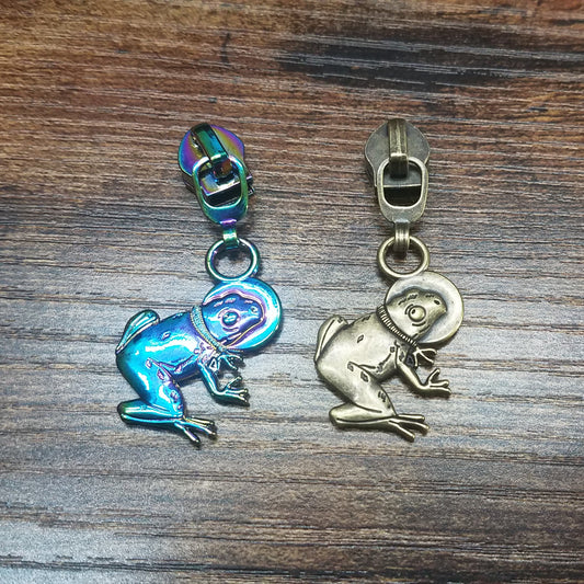 Space Frog Custom #5 Zipper Pull - used on #5 nylon zipper tape - Movie bag hardware, animal zipper pull, frog zipper, cartoon zipper pull